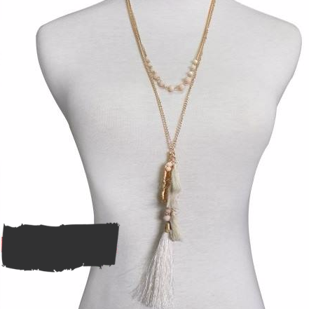 Feather necklace with earrings.